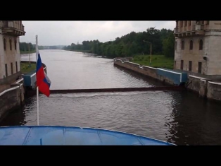 Шлюз на канале им. Москвы