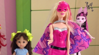 Мультики для девочек: Распаковка Барби - Супер герой