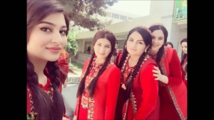 Turkmen gyzlary Sary sachly Turkmen Girls adlı videonun kopyası
