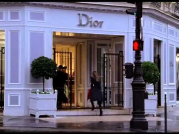 Sex and the City Carrie falls in Dior