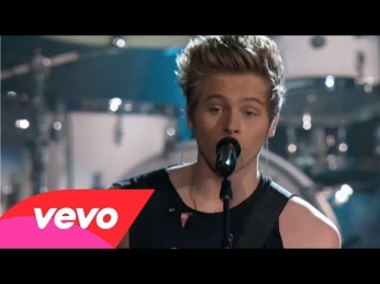5 Seconds Of Summer - She Looks So Perfect (Billboard Music Awards 2014)