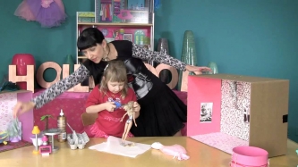 Барби Игры - Кукольный Домик Своими Руками С Мамой Видео