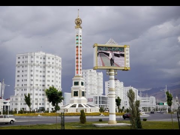 Turkmanistonning Ashxobod shahrida ajoyib arxitektura va haykallar