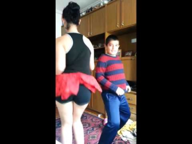 Liseli Türk Kızı Seksi Dans very sexy dance