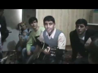 Смотреть всем ! Таджик классно играет на гитаре и поёт !
