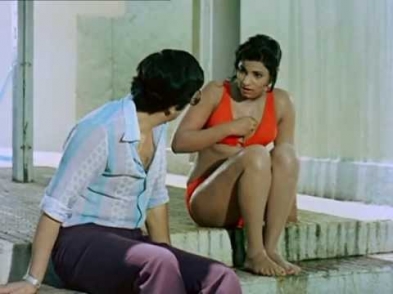 Bobby - Raja And Bobby's First Kiss - Rishi Kapoor - Dimple Kapadia - Best Bollywood Romance