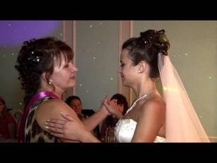 на свадьбе танец невесты с мамой