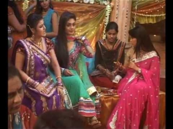 Uttaran TV Serial. Mehendi scene Meethi - Tina Dutta, Mukta - Sreejita De & Akash - Mrunal Jain