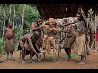 В Африке обнаружили племя людоедов,говорящих на чистейшем русском языке дворян XIX века