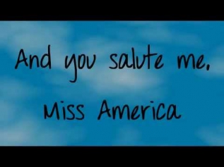 Lana Del Rey - Mermaid Motel w/ lyrics on the screen!