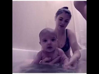 Можно ли купаться с малышом в одной ванне, отзыв мамы