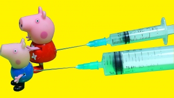 Свинка Пеппа ДОКТОР Делает укол Видео для детей Шприц Мультики для девочек Игры на русском Peppa Pig