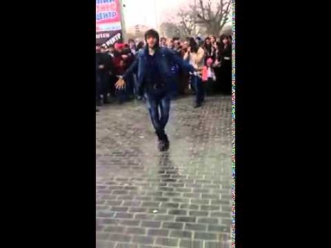 узбек танцует лезгинку в москве