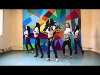 Девушки танцует КЛАССНО на Восточный танец