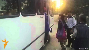 Uzbek Ҳашарчи ташиётган автобус КамАЗ билан тўқнашиб кетди