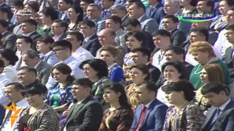 OZOD-VIDEO: Каримов йўллари тўсилган халққа таъзим қилди