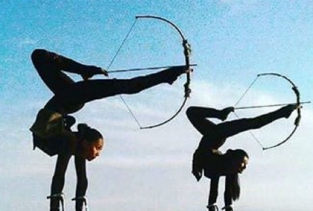 Turkish girl bows & arrows show-(From KIRGIZSTAN) Kızların ok atma gösterisi. TÜRK KIZI BÖYLE OLUR