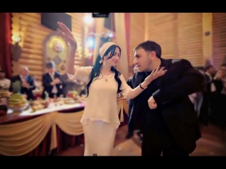 Ислам Мамергов и Элина Дагаева танцуют на свадьбе 2014