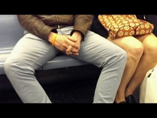 Битва полов в метро - мужчины и их ноги.