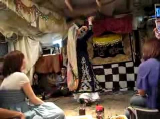 japan girl-uzbek dance.Япон кизи-узбек ракси