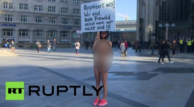 Cologne naked protest: Swiss artist performs nude after NYE sex assaults