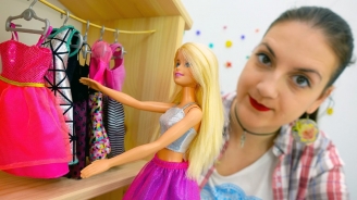 Видео для девочек: #Барби и новый год! Идём на новогоднюю распродажу! Видео про игрушки.