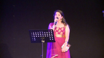 Indian Australian Singing & Dancing star @ Ami Surti singing Performance 2016