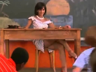 дети заглядывают под юбку учительнице в школе