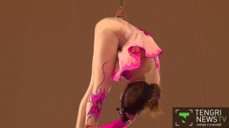 Юная казахстанская гимнастка сняла на видео трюки под куполом цирка