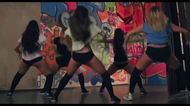 Приколы - Канал Смешное видео - Молоденькие попки супер танец