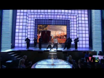 Chris Brown Ft. Rihanna - Live - Wall To Wall and  Umbrella HD