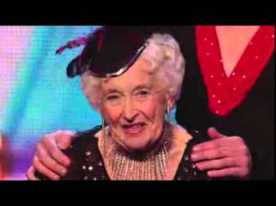 79 летняя бабуля шокировала всех на шоу талантов Видео TOPNews RUvia torchbrowser com