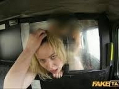 Fake Taxi- Arabada sarı saçlıyı bağırtarak sikiyor- Türkçe Altyazı