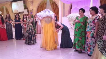 Uzbek kelin salom in USA wedding.