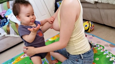 BREASTFEEDING MOMMY'S LITTLE BABY STANDING & FUNNY FACES DAY280 母乳